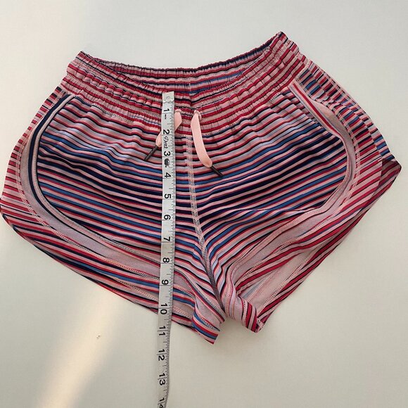 Women's lululemon shorts with liner - Picture 2 of 4